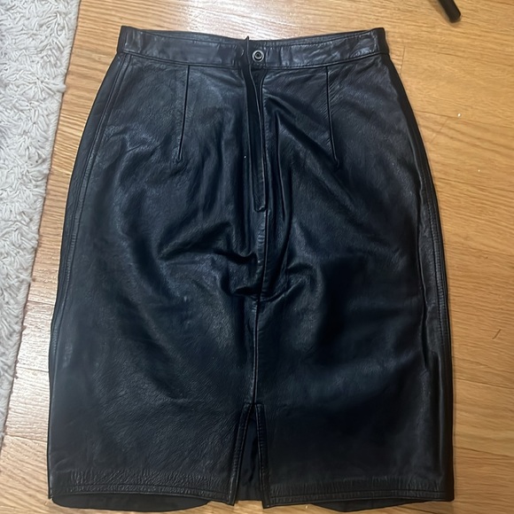 Leather skirt - Picture 2 of 4